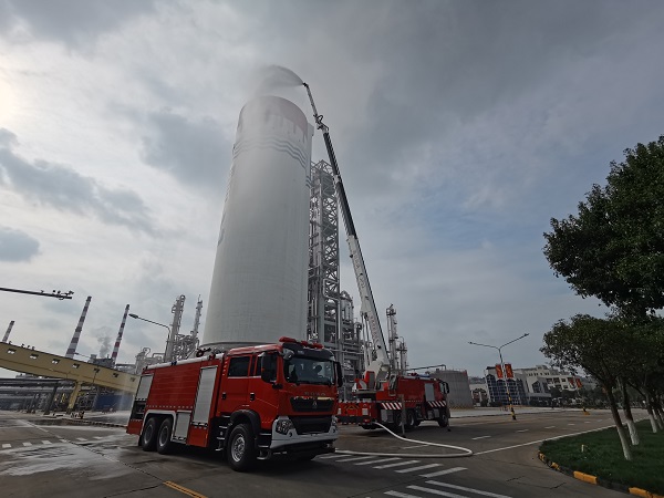 1681364765144928.jpeg 4月4日下午舉高消防車實(shí)戰(zhàn)展示.jpg