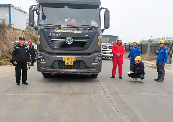 1700095415289465.jpeg 2023年11月10日彬州運銷市場分部組織對拉貨車輛安全進行檢查.jpg