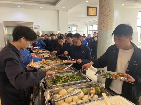 051743811523200535.jpg 午餐時間餐廳供應.jpg